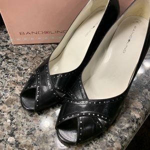 Bandolino Black Leather Heels